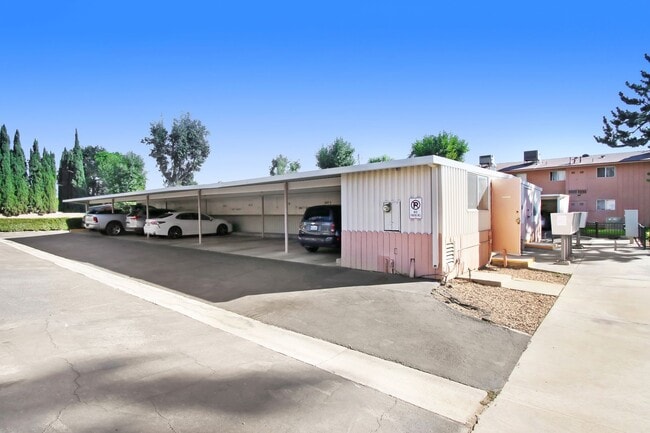 Building Photo - Beautiful 2 bedroom 1 Bath Unit