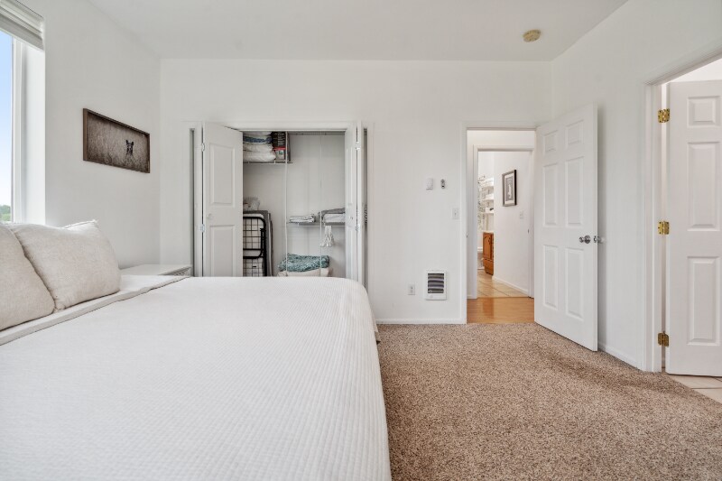 Building Photo - 228 Jensen Rd