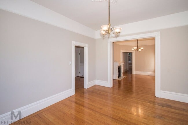 Building Photo - Eureka Valley Victorian Flat - Spacious and Pristine 1 Bed, 1 Bath