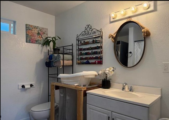 Building Photo - 328 Minckler Ave