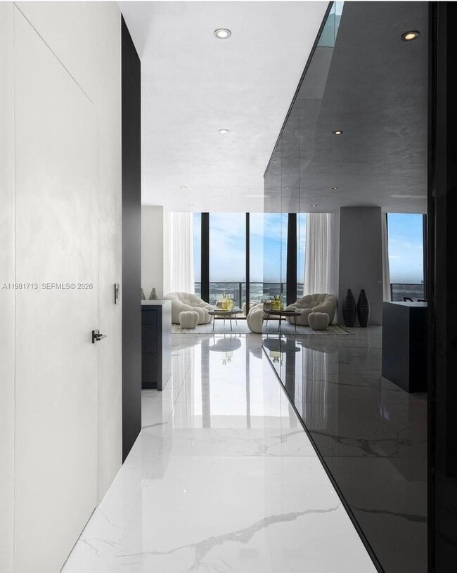 Building Photo - 650 NE 32nd St