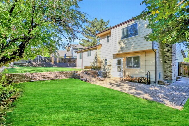 Building Photo - "Spacious 4-Bedroom Haven with 3 Full Baths in Aurora's Heart – 2068 Sq Ft of Comfort!"