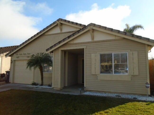 Building Photo - 2378 Roualt St