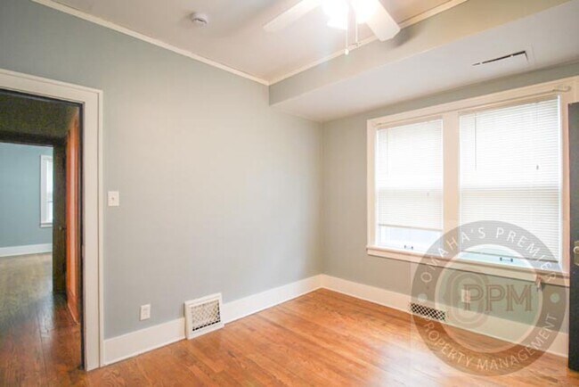 Building Photo - 3 Bedroom 2 Bathroom Family Home