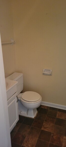 Building Photo - 5515 Country Dr