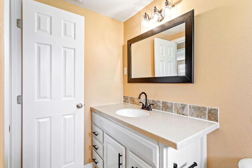 Building Photo - 2139 Ranchita Trl