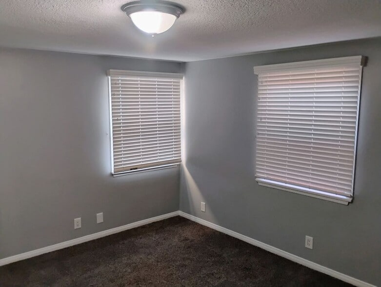 Building Photo - 664 W 3rd St