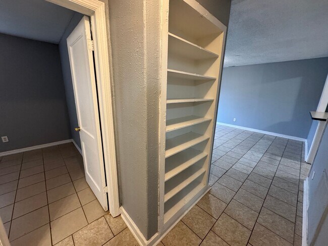 Building Photo - 2238-2240 Barnor Dr