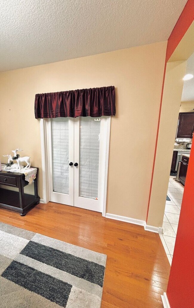 Building Photo - ONE OF A KIND 5bed/4bath!  *HOME THEATER* ...