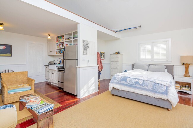 Building Photo - 131 S Edgemere St