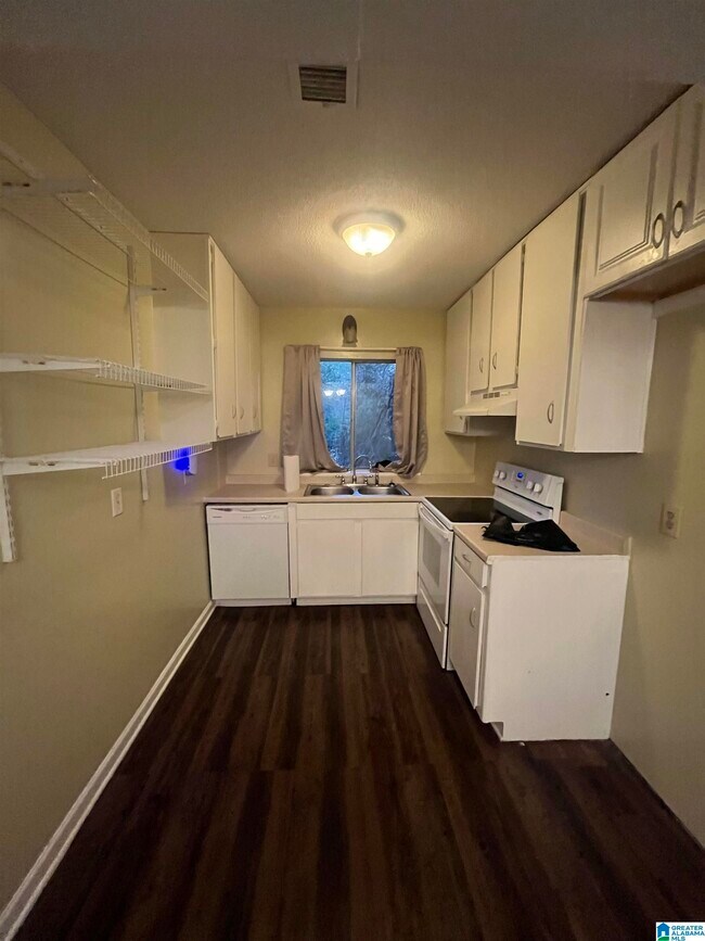 Building Photo - 3101 Lorna Rd