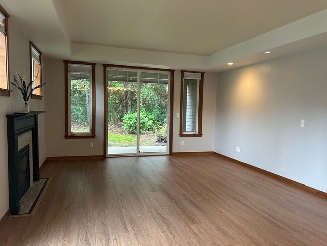 Building Photo - Spacious 3-Bedroom Condo/Townhome in Peaceful Cordata Neighborhood