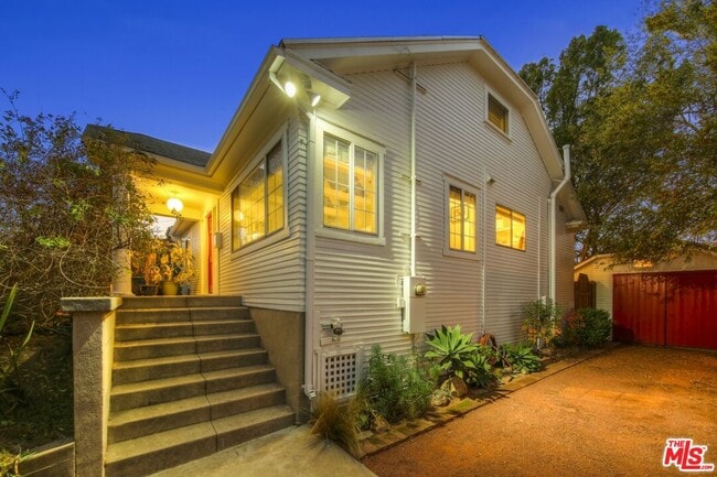 Building Photo - 1563 Lucretia Ave