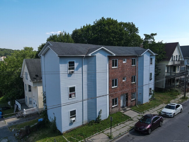 Primary Photo - 132 Easton Ave