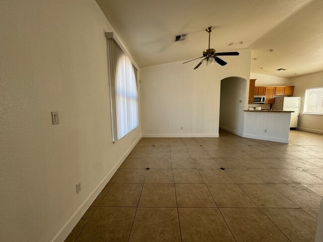 Building Photo - 3br 2ba Home with Garage and Yard near Rot...