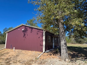 Building Photo - 110 Tree Line Dr
