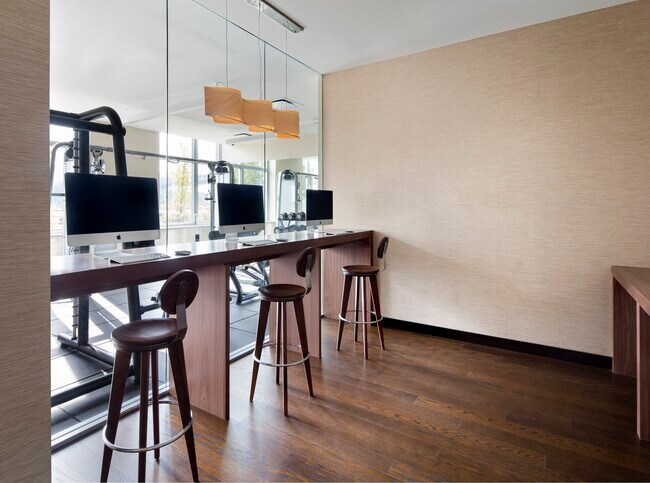 Building Photo - 480 Main St