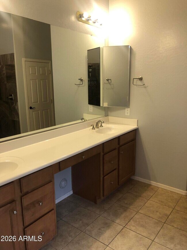 Building Photo - 2434 W Red Range Way