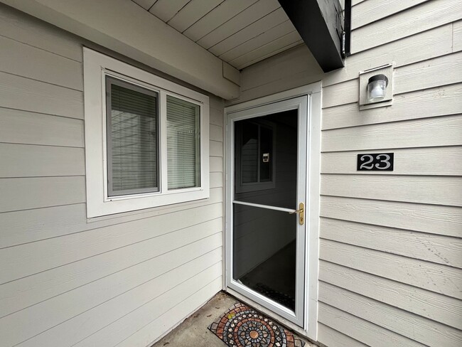 Building Photo - Updated 1st floor 1 X 1 Beaverton Condo! C...