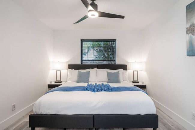 Building Photo - 830 SW 14th Ct