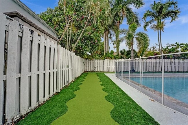 Building Photo - 3501 N Park Rd