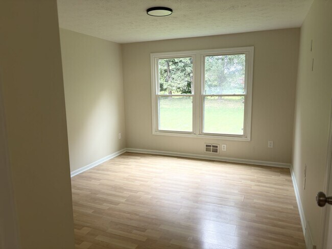 Building Photo - 27 Hillbridge Cir