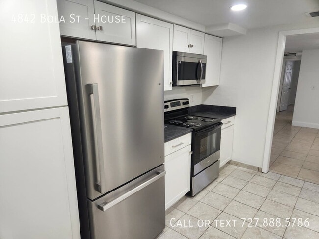 Building Photo - 4842 Bola St