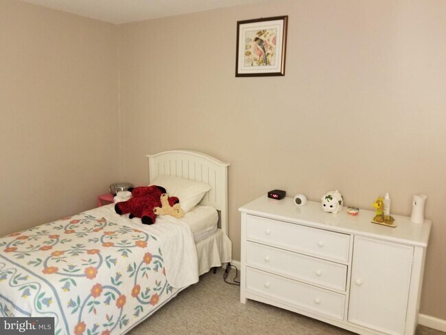 Building Photo - 8044 Inverness Ridge Rd