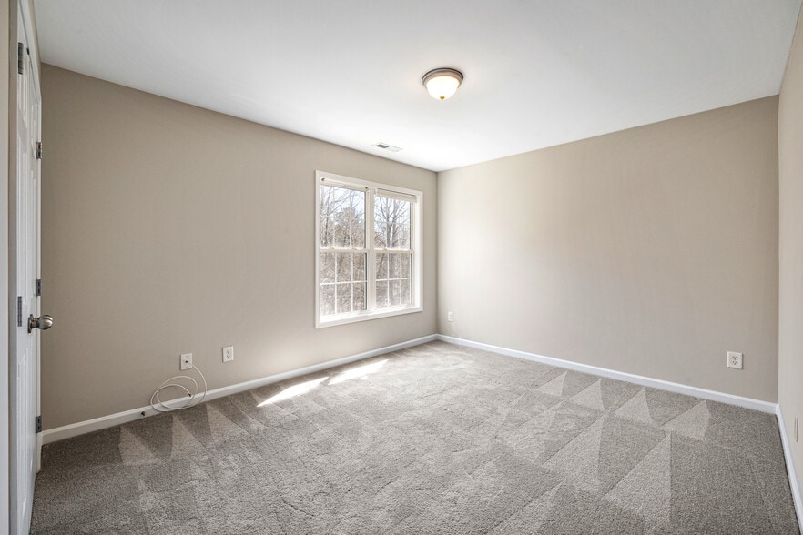 Building Photo - 7954 Willowglen Dr