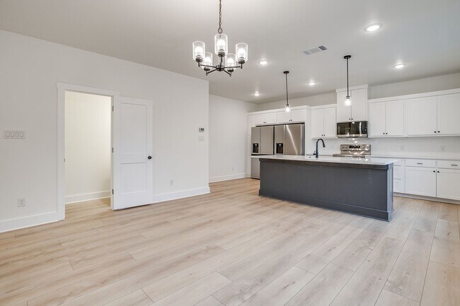 Building Photo - 2843 Forest Park Blvd