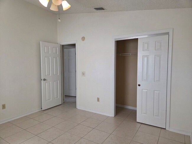 Building Photo - 739 Heathrow Ave