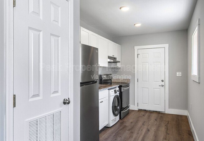 Building Photo - 1618 Maury St