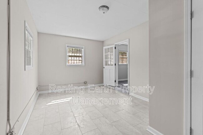 Building Photo - 231 Park Manor Dr