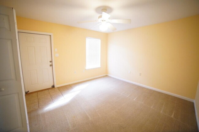 Building Photo - 2738 W Tharpe St
