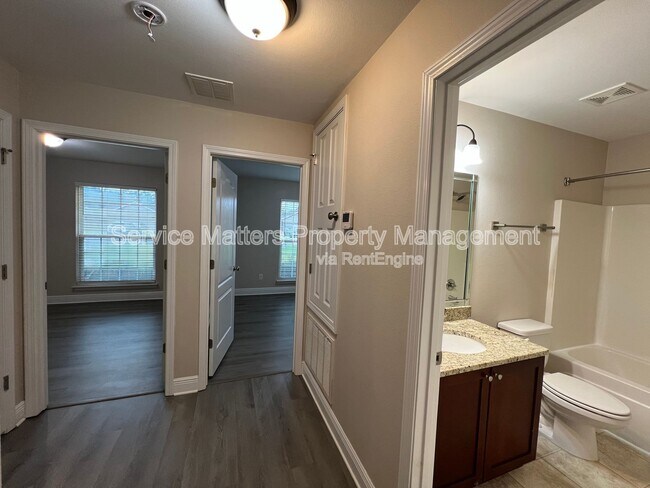 Building Photo - 6017 Autumn Pines Cir