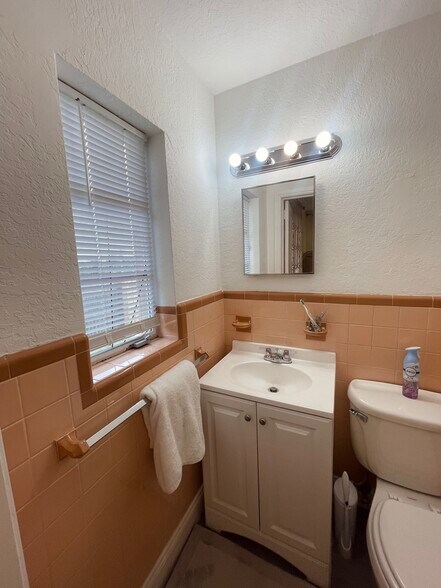 Building Photo - 3902 Westview Ave