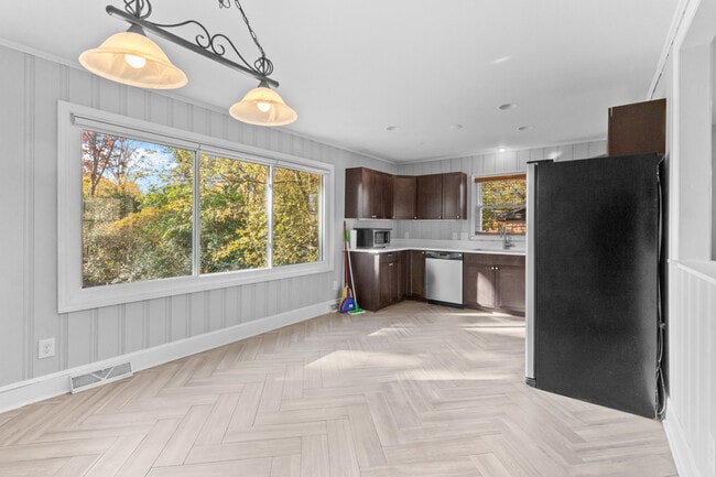 Building Photo - 1532 Starbrook Dr