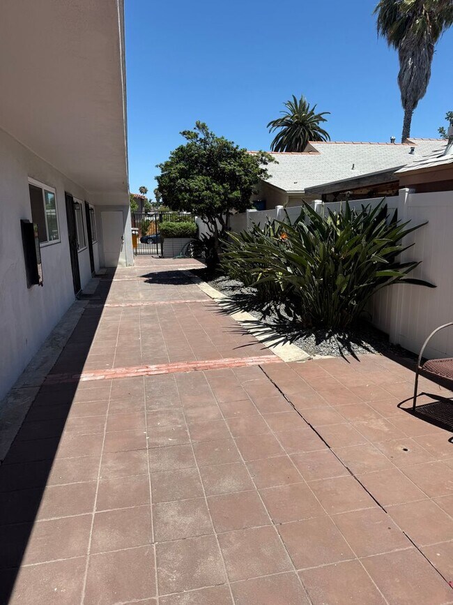 Building Photo - 4410-4416.5-44165 Louisiana St