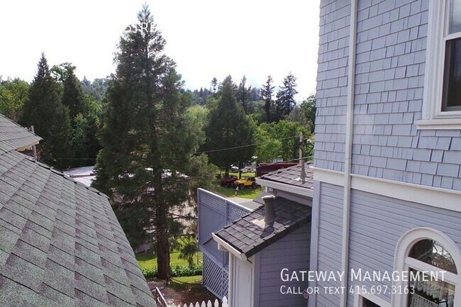 Building Photo - 2920 Coloma St