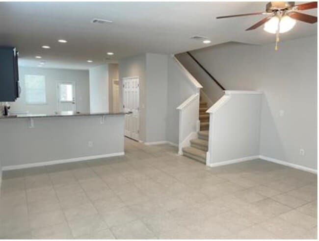 Building Photo - 328 La Escalera Dr