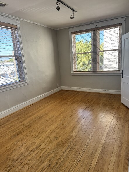 Building Photo - 5145 Shaw Ave