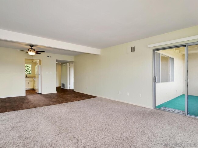Building Photo - 6868 Hyde Park Dr
