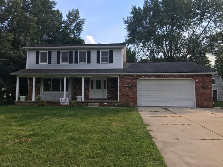 Building Photo - 264 Pickwick Dr