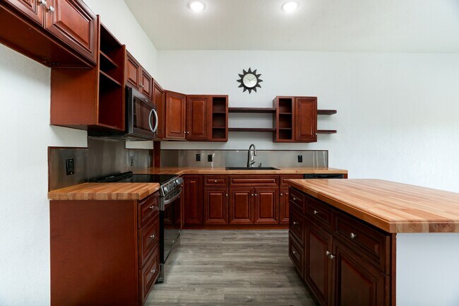 Building Photo - 8611 Key Windy Way