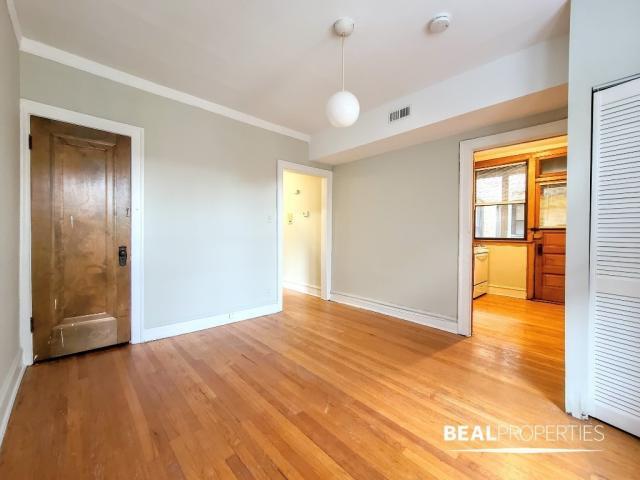 Building Photo - 2 bedroom in CHICAGO IL 60613