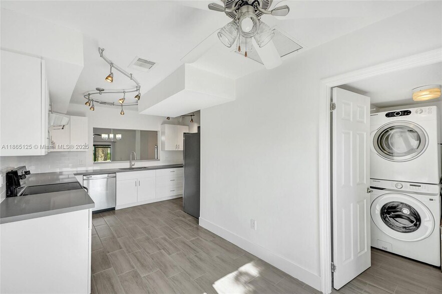 Building Photo - 4163 SW 85th Ave