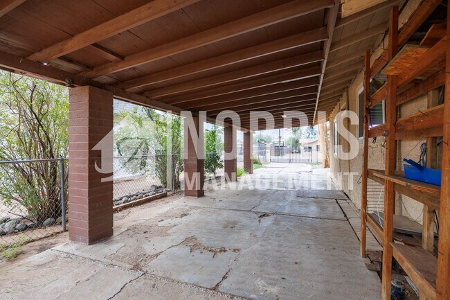 Building Photo - NO HOA Home in a Great Location