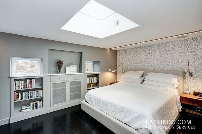 Building Photo - 1964 2nd St NW