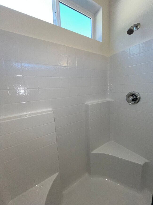 Building Photo - 4214
