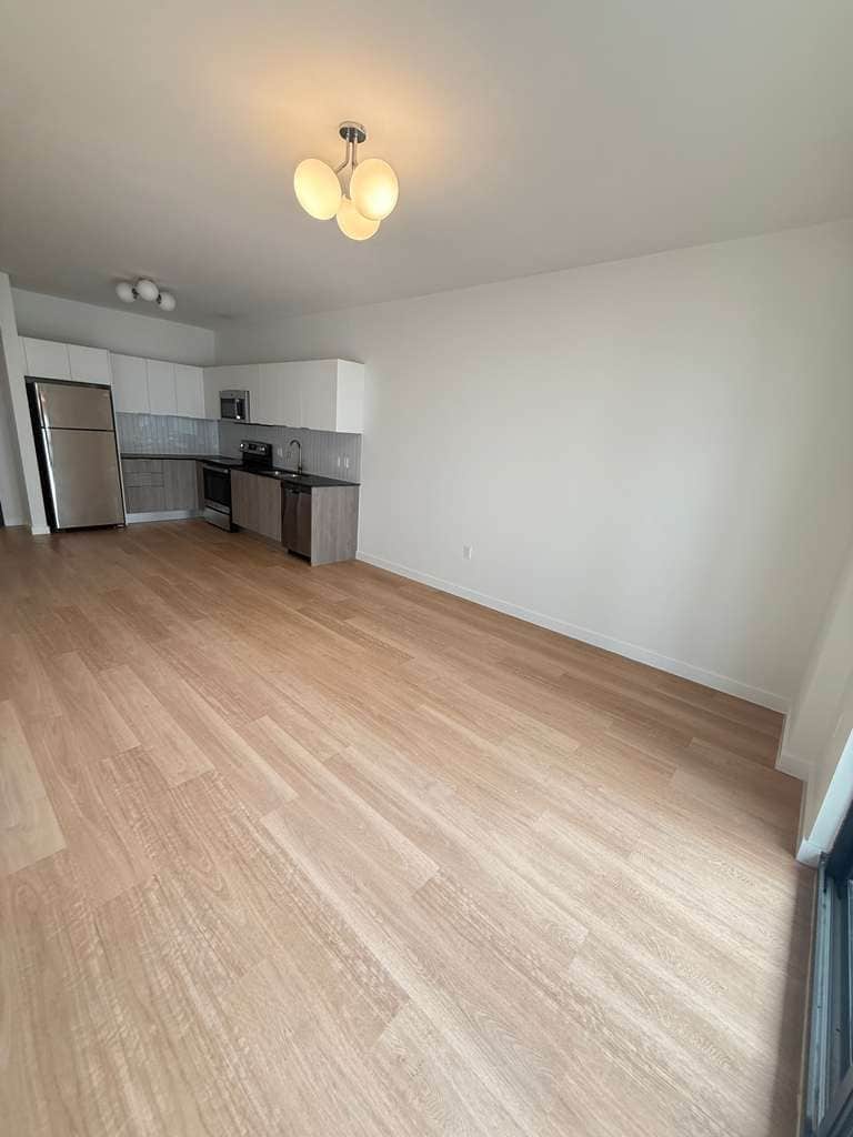 Building Photo - 1325 NE 117th St